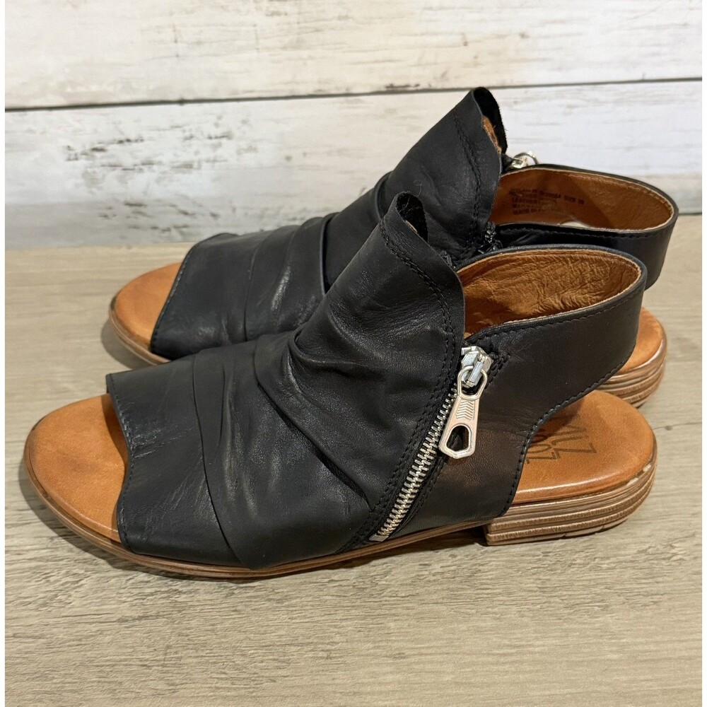 Miz Mooz NYC-Black Leather-Dylan Sandals-Deco Outer Zip & Inner Zipper-39 (8.5)